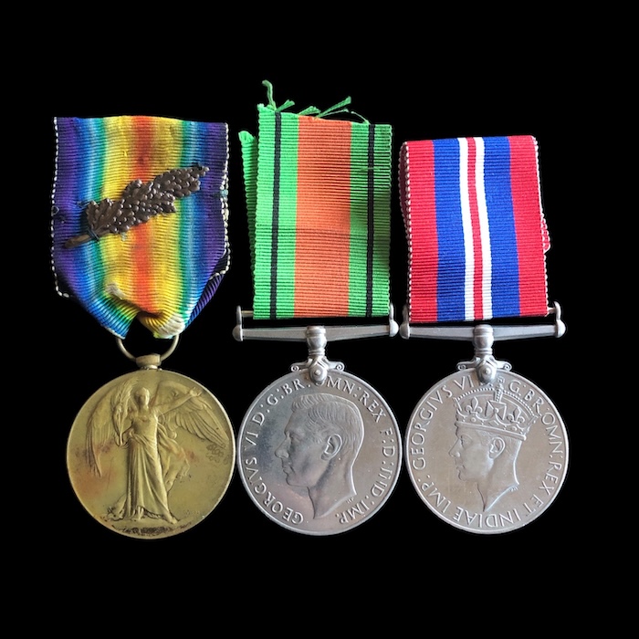 Officers Victory (M.I.D.) and WW2 pair - 4th Battalion Kings Shropshire Light Infantry.