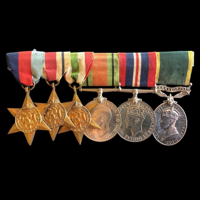 WW2 Royal Engineers / Berkshire Regiment group.